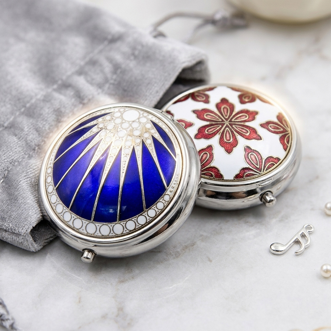 Small round-shaped enamel pillbox Small round-shaped enamel pillbox